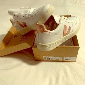 VEJA NACRE SNEAKERS
